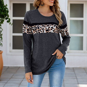 Langärmliges getäfeltes T-Shirt mit Leopardenmuster