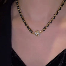 Laden Sie das Bild in den Galerie-Viewer, Stilvolle magnetische Halskette