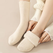 Laden Sie das Bild in den Galerie-Viewer, Kuschelige Unisex-Winter-Thermosocken aus Samt