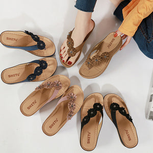 Leichte Blumensandalen für Damen