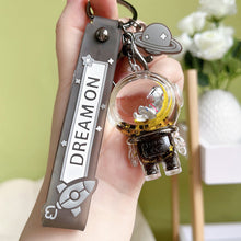 Laden Sie das Bild in den Galerie-Viewer, Kreativer Schwimmender Astronauten-Schlüsselanhänger
