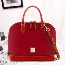 Laden Sie das Bild in den Galerie-Viewer, Muscheltasche aus Leder mit Reißverschluss