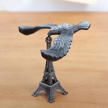 Laden Sie das Bild in den Galerie-Viewer, Kreatives Eisenturm-Adler-Ornament