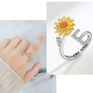 Tochter/Enkelin verstellbarer Sonnenblumen-Alphabet-Ring