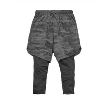 Laden Sie das Bild in den Galerie-Viewer, Herren Fitnessshorts - mit Elasthan Leggings