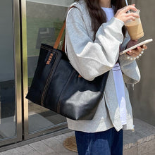 Laden Sie das Bild in den Galerie-Viewer, Einfache Vielseitige Handtasche aus Qualitätsleder