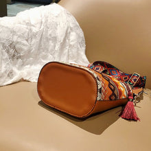 Laden Sie das Bild in den Galerie-Viewer, Modische ethnische gewebte Umhängetasche für Damen