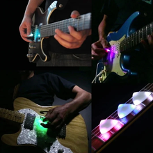 Laden Sie das Bild in den Galerie-Viewer, Leuchtendes Gitarrenplektrum
