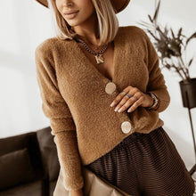 Laden Sie das Bild in den Galerie-Viewer, Strickjacke mit Metallknöpfen