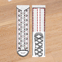 Laden Sie das Bild in den Galerie-Viewer, Lustige Socken mit Schnürsenkelaufdruck