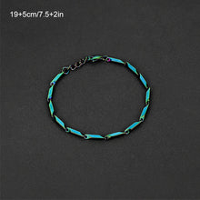 Laden Sie das Bild in den Galerie-Viewer, Schlichtes und stilvolles Titanarmband