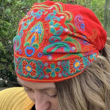 Laden Sie das Bild in den Galerie-Viewer, Besticktes Kopftuch im Ethno-Stil