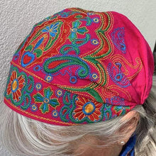 Laden Sie das Bild in den Galerie-Viewer, Besticktes Kopftuch im Ethno-Stil