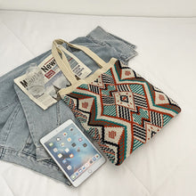 Laden Sie das Bild in den Galerie-Viewer, Trendige Einkaufstasche mit ethnischem geometrischem Druck