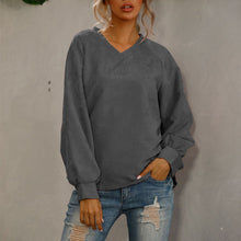 Laden Sie das Bild in den Galerie-Viewer, Einfarbiges Cord-T-Shirt