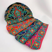 Laden Sie das Bild in den Galerie-Viewer, Besticktes Kopftuch im Ethno-Stil