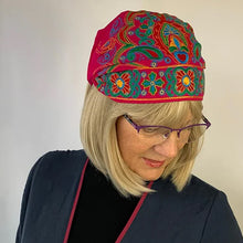 Laden Sie das Bild in den Galerie-Viewer, Besticktes Kopftuch im Ethno-Stil