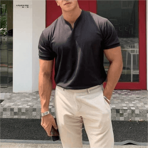Sportliches Kurzarm-T-Shirt mit V-Ausschnitt