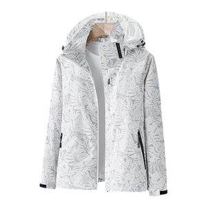 Stylische Winterjacke mit Stehkragen und Kapuze