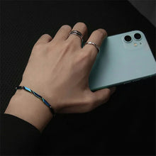 Laden Sie das Bild in den Galerie-Viewer, Schlichtes und stilvolles Titanarmband