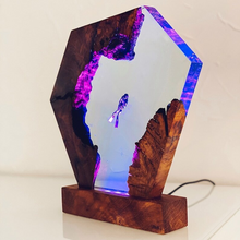 Laden Sie das Bild in den Galerie-Viewer, Lampe aus Epoxidharz-Holz