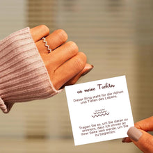 Laden Sie das Bild in den Galerie-Viewer, Wellenring mit Strasssteinen für Damen