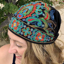 Laden Sie das Bild in den Galerie-Viewer, Besticktes Kopftuch im Ethno-Stil