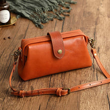 Laden Sie das Bild in den Galerie-Viewer, Vintage handgemachte Ledertasche