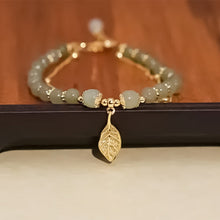 Laden Sie das Bild in den Galerie-Viewer, Armband aus Hetian-Jade mit Blatt