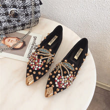 Laden Sie das Bild in den Galerie-Viewer, Kirsche Strass Nietenschuhe