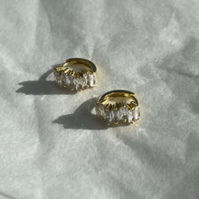 Laden Sie das Bild in den Galerie-Viewer, Hochwertige Zirkon Ohrstecker