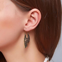 Laden Sie das Bild in den Galerie-Viewer, Halloween geschnitzt Totenkopf Ohrringe