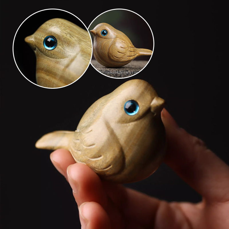 Handgefertigter Holzschnitzvogel