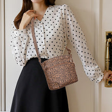 Laden Sie das Bild in den Galerie-Viewer, Lässige Retro-Umhängetasche aus weichem Leder