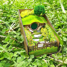 Laden Sie das Bild in den Galerie-Viewer, Bücherregal Miniaturlandschaft Dekoration aus Holz