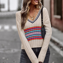 Laden Sie das Bild in den Galerie-Viewer, Täfelter Pullover mit V-Ausschnitt