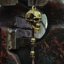 Laden Sie das Bild in den Galerie-Viewer, Glücksschlüsselanhänger für Motorradfahrer