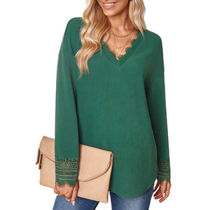 Strickpullover mit V-Ausschnitt aus Spitze
