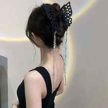 Laden Sie das Bild in den Galerie-Viewer, Schmetterling Ausschnitt Quaste große Haarspange