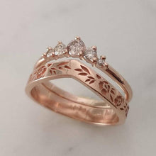 Laden Sie das Bild in den Galerie-Viewer, Einfacher V-förmiger Diamantgirlandenring