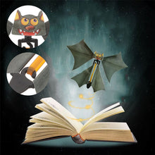 Laden Sie das Bild in den Galerie-Viewer, Lustige Streiche fliegende Fledermaus