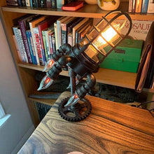Laden Sie das Bild in den Galerie-Viewer, Kreative Raketenlampe