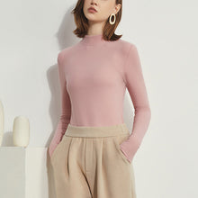 Laden Sie das Bild in den Galerie-Viewer, Einfarbiges Schmal geschnittenes T-Shirt mit halbem Rollkragen