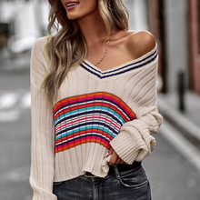 Laden Sie das Bild in den Galerie-Viewer, Täfelter Pullover mit V-Ausschnitt