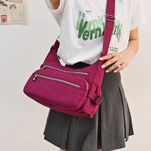 Laden Sie das Bild in den Galerie-Viewer, Reisetasche aus Nylon mit Reißverschluss