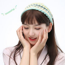 Laden Sie das Bild in den Galerie-Viewer, Haargummi zum Waschen des Gesichts