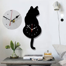 Laden Sie das Bild in den Galerie-Viewer, Wanduhr mit wedelndem Schwanz der Katze