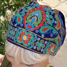 Laden Sie das Bild in den Galerie-Viewer, Besticktes Kopftuch im Ethno-Stil