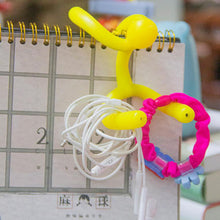 Laden Sie das Bild in den Galerie-Viewer, Kleine Spielzeugfiguren