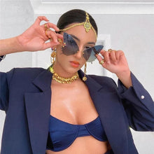Laden Sie das Bild in den Galerie-Viewer, Sonnenbrille mit Diamant-Schmetterlingsverlauf
